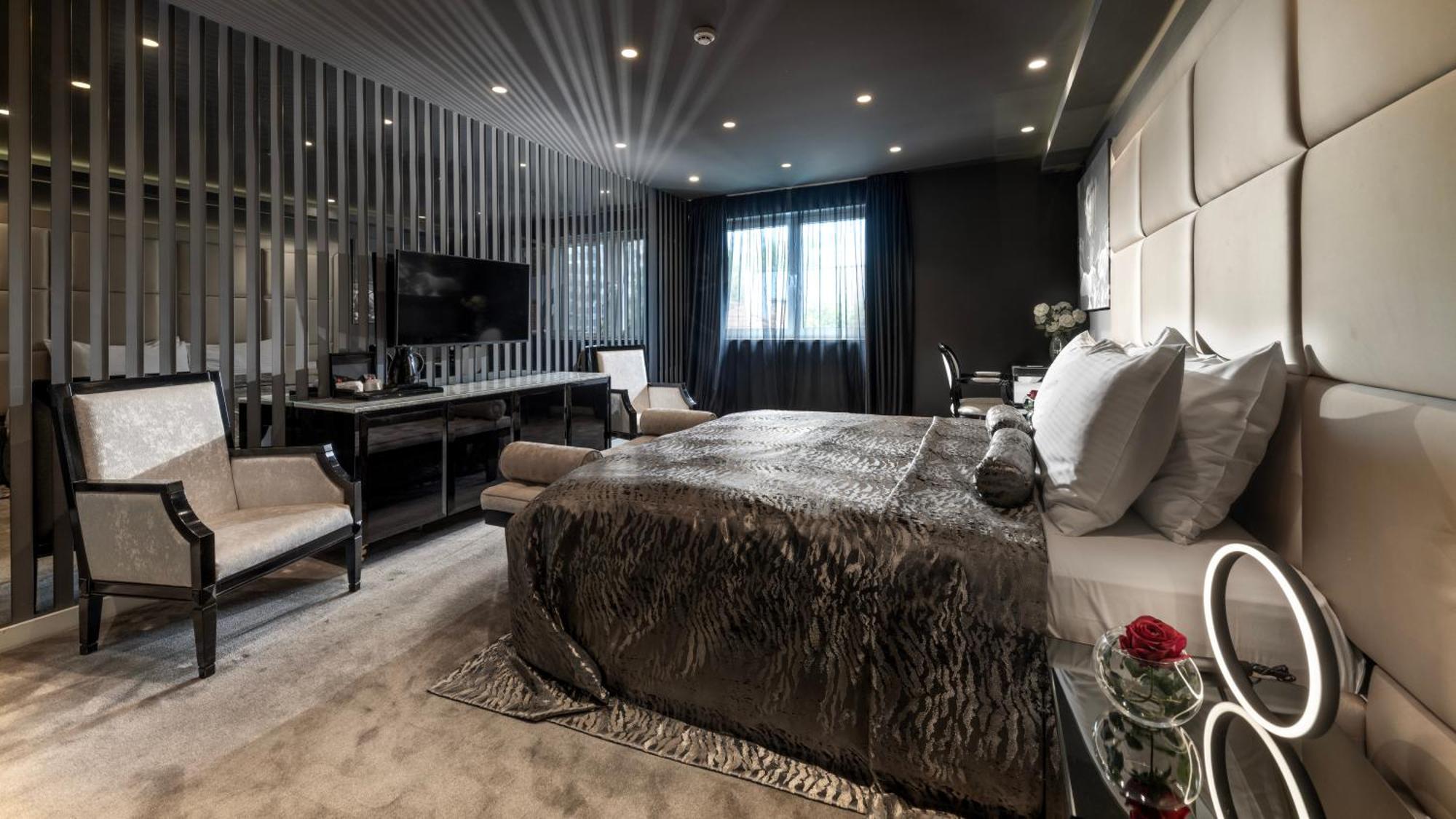 9 Hotel 4*