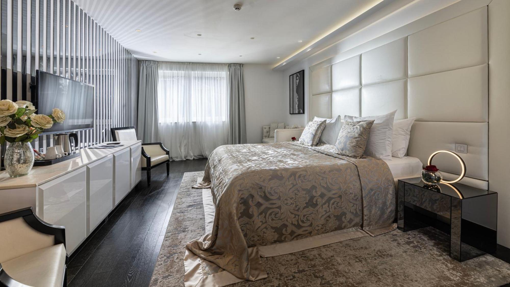 Hotel 9